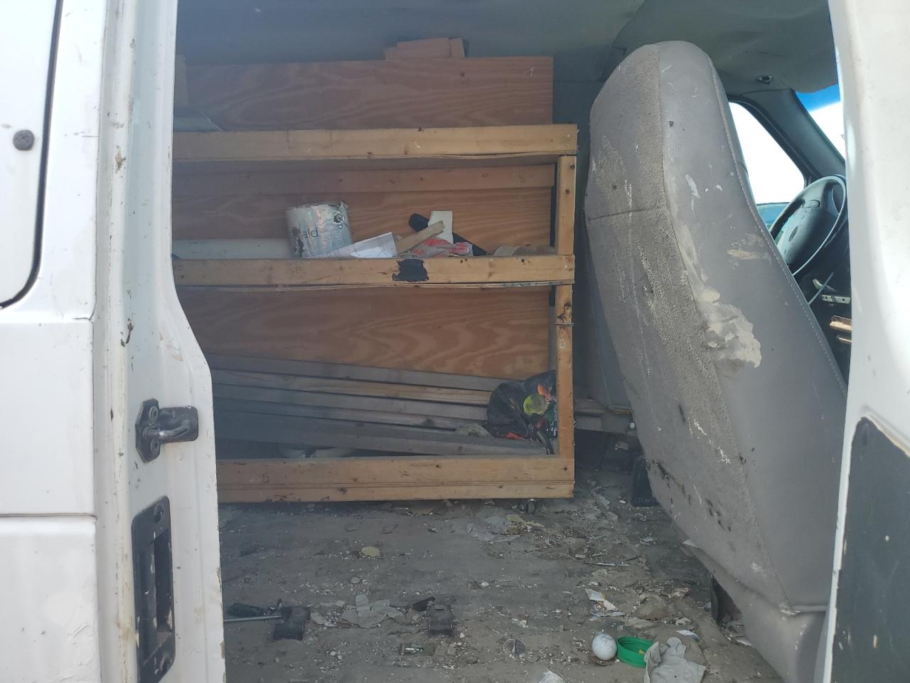 2000 Ford Econoline E350 Super Duty Wagon VIN: 1FBSS31L7YHB82648 Lot: 66702325