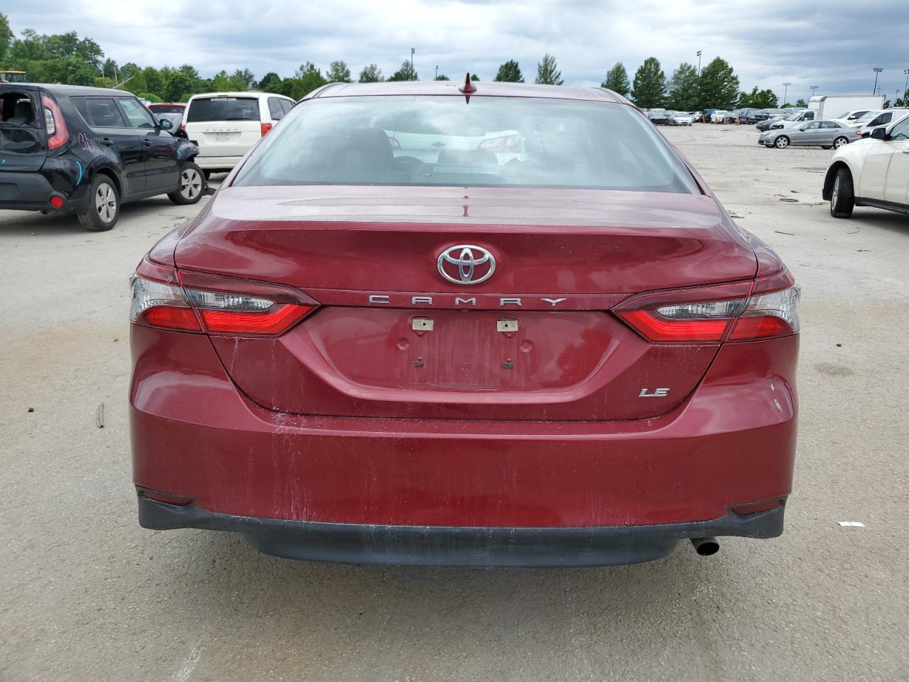 2021 Toyota Camry Le VIN: 4T1C11AKXMU572672 Lot: 62947075