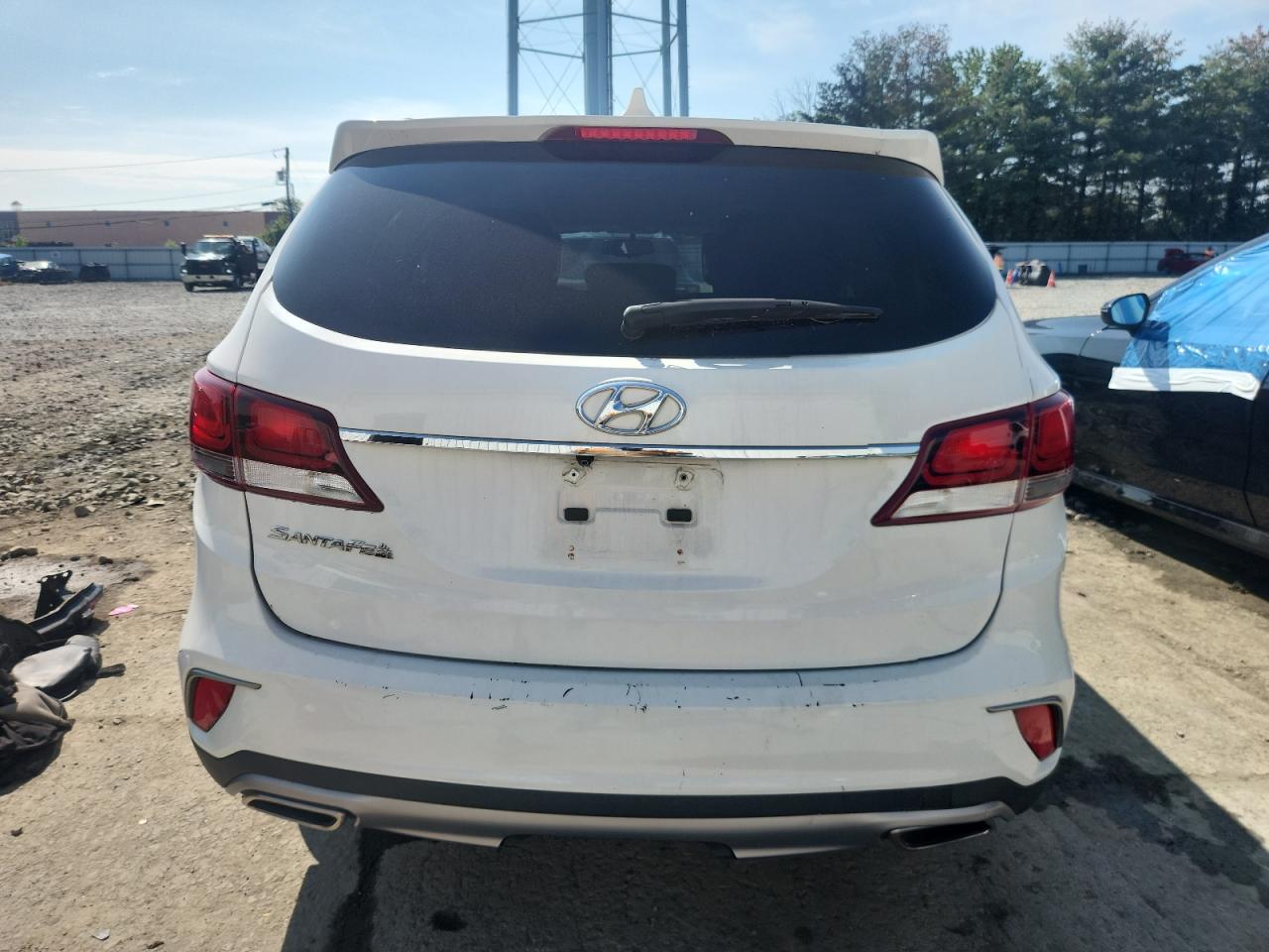 KM8SM4HF5HU187944 2017 Hyundai Santa Fe Se