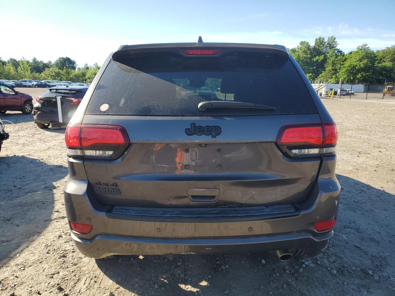 1C4RJFAG2JC220890 2018 Jeep Grand Cherokee Laredo