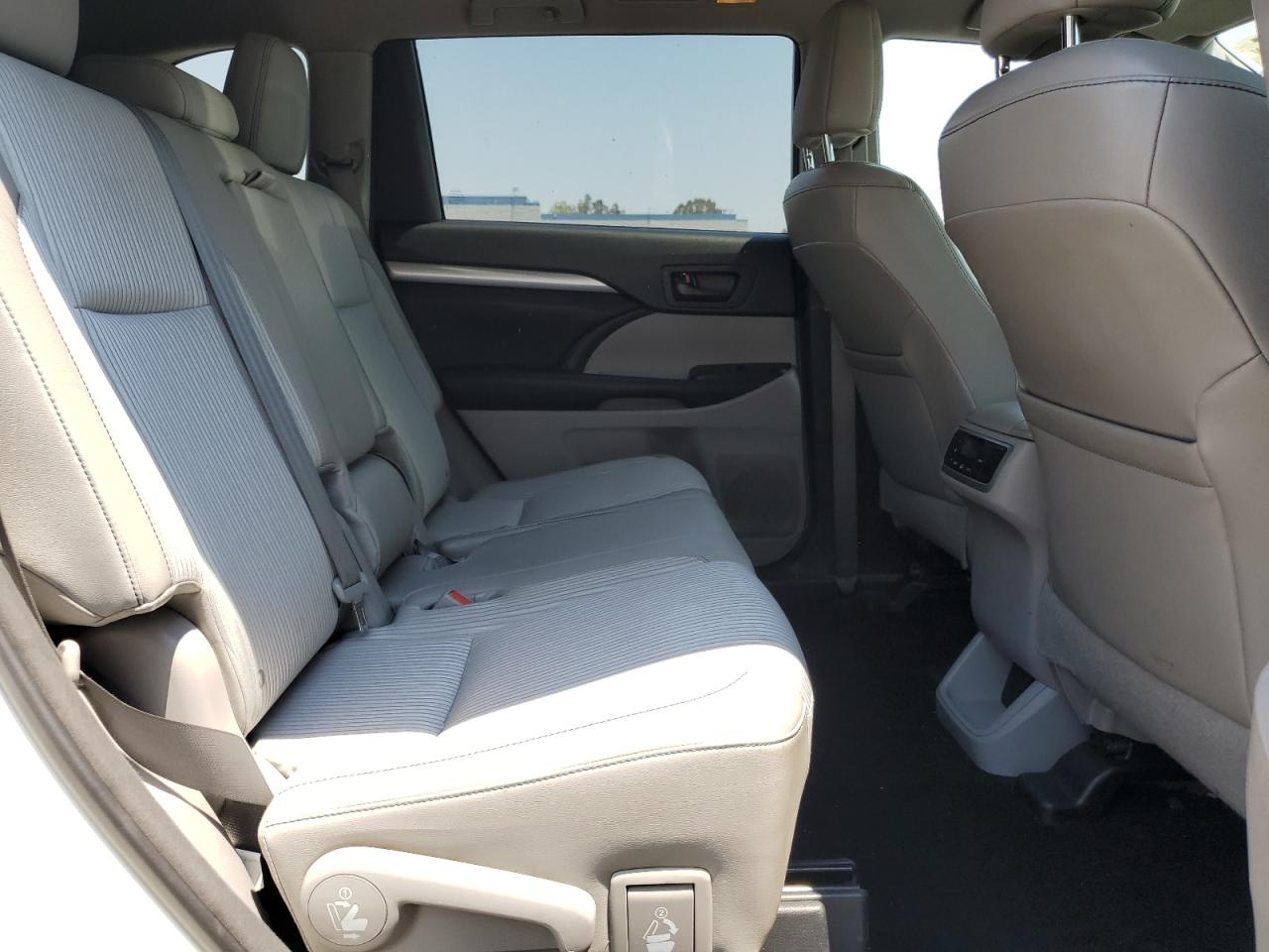 2015 Toyota Highlander Le VIN: 5TDZKRFH7FS071477 Lot: 64278995