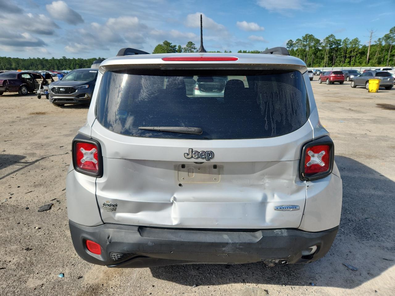 2015 Jeep Renegade Latitude VIN: ZACCJABH0FPB58051 Lot: 62681055