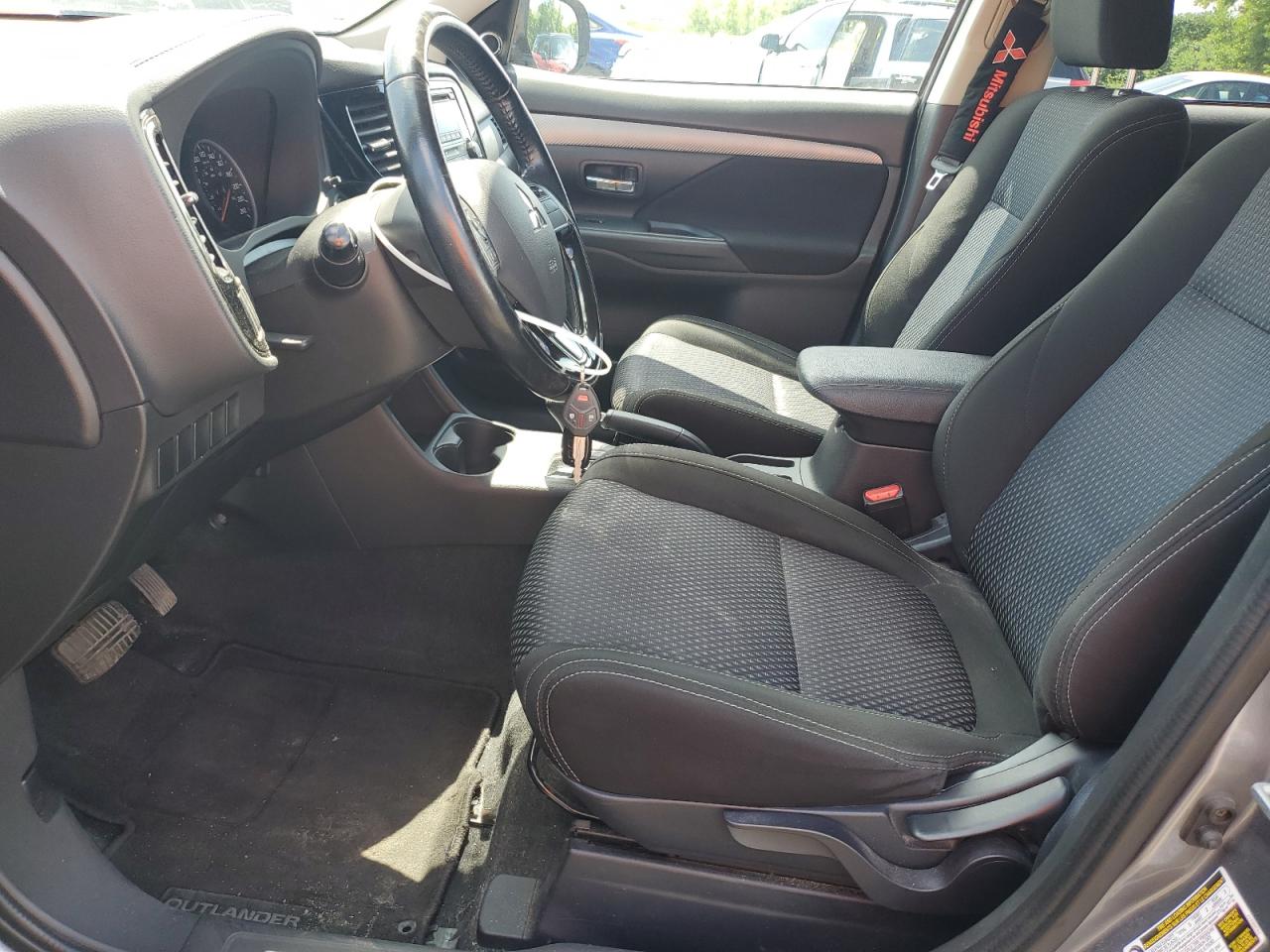 2016 Mitsubishi Outlander Es VIN: JA4AZ2A36GZ606904 Lot: 63785435