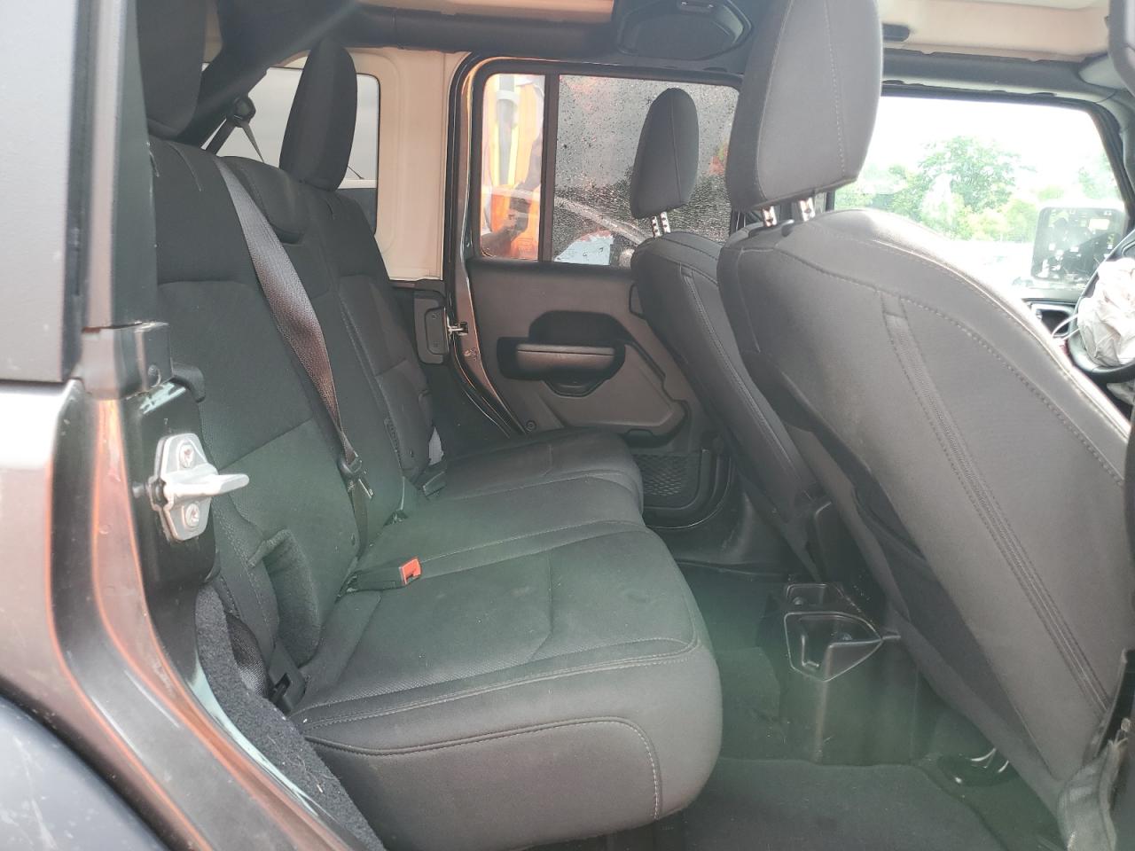 2018 Jeep Wrangler Unlimited Sport VIN: 1C4HJXDG9JW253106 Lot: 64038895