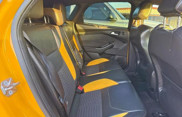 Hatchbacks FORD FOCUS 2016 Yellow