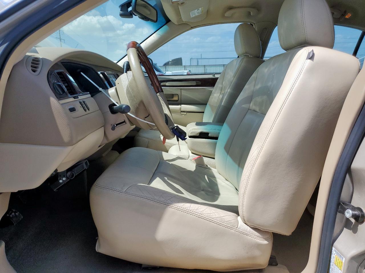 2009 Lincoln Town Car Signature Limited VIN: 2LNHM82VX9X614207 Lot: 65557575