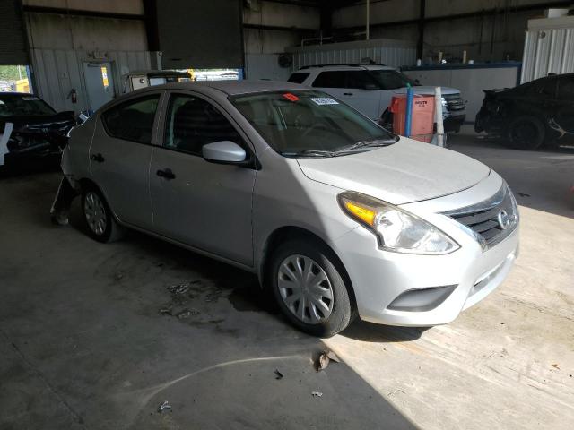  NISSAN VERSA 2019 Srebrny