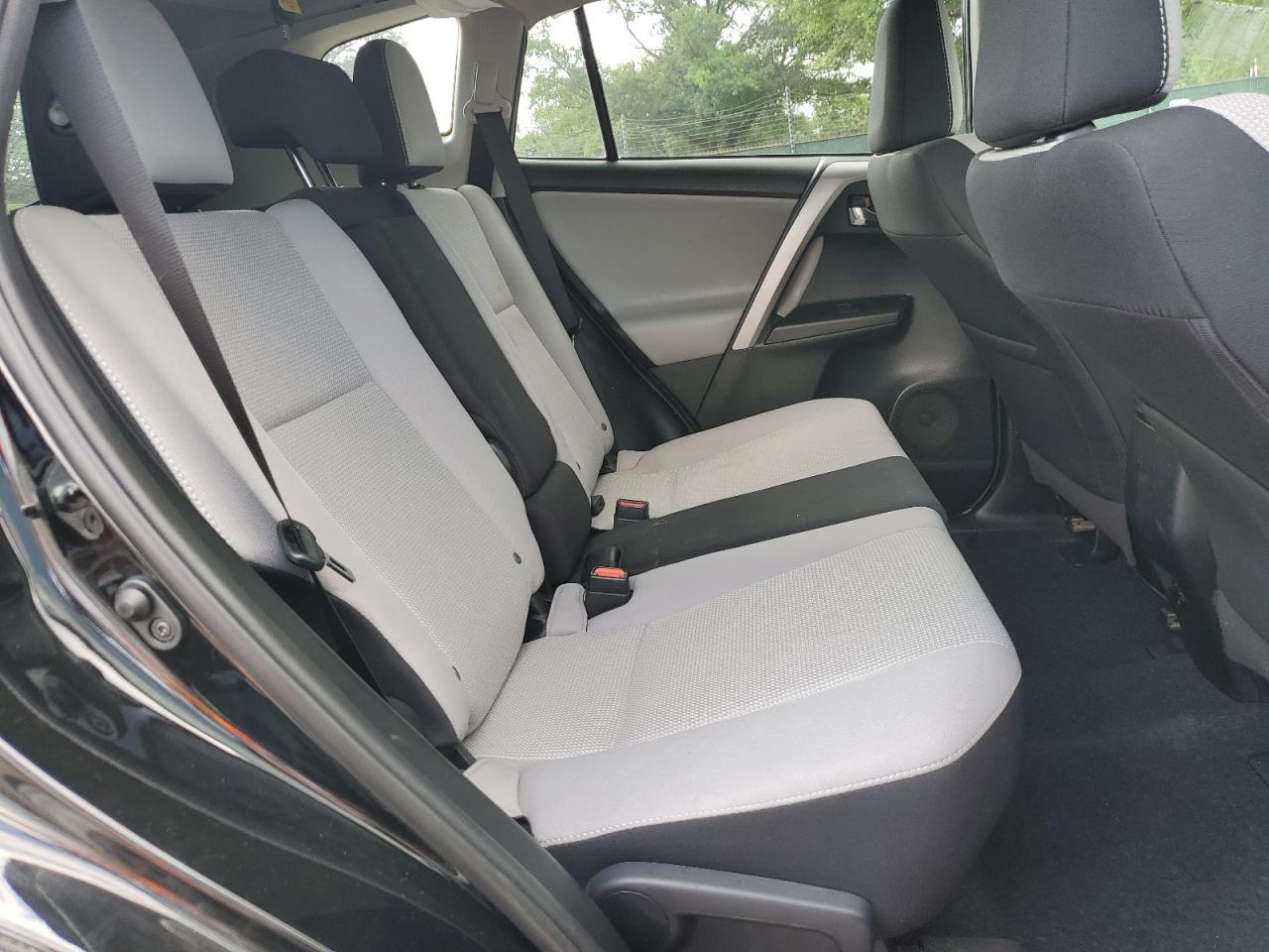 2017 Toyota Rav4 Xle VIN: 2T3RFREV0HW692170 Lot: 64443455