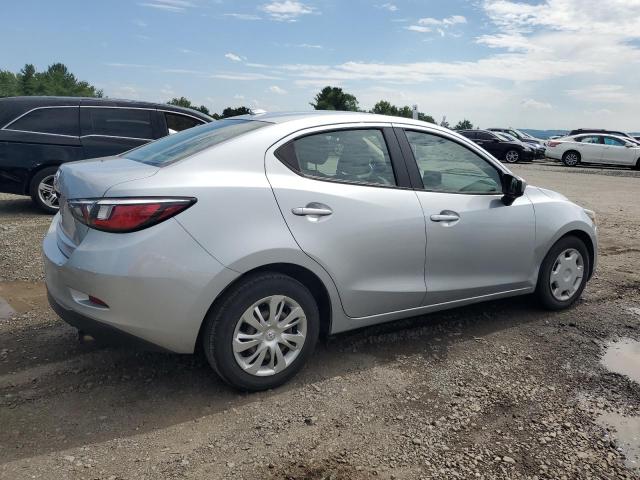  TOYOTA YARIS 2019 Srebrny