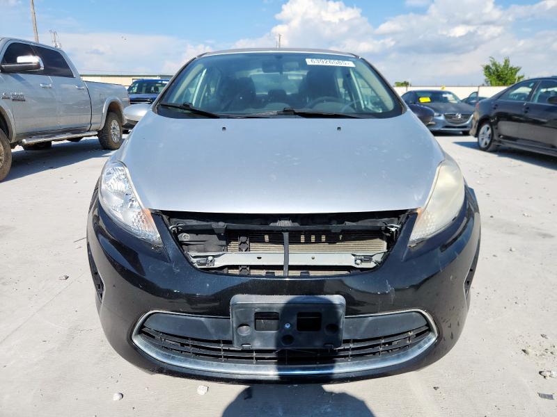 Sedans FORD FIESTA 2013 Srebrny