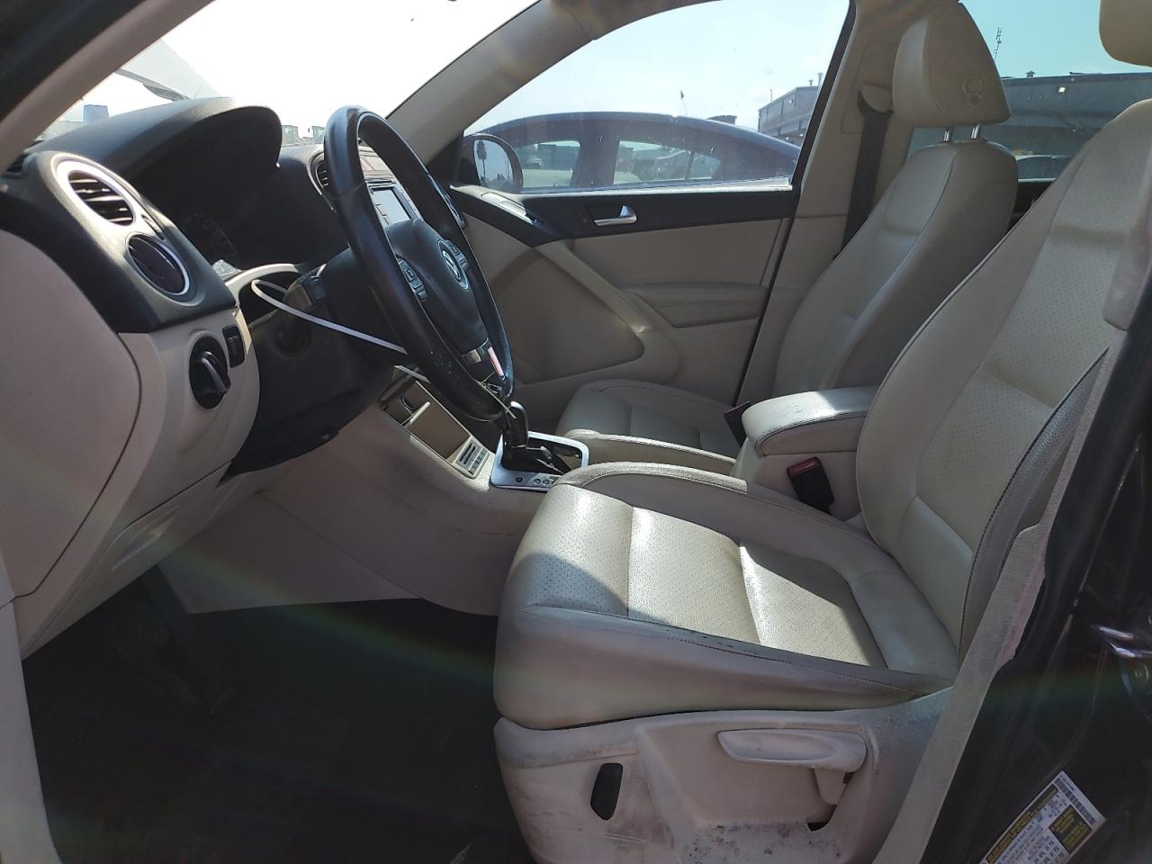 2011 Volkswagen Tiguan S VIN: WVGAV7AX2BW556977 Lot: 64801375