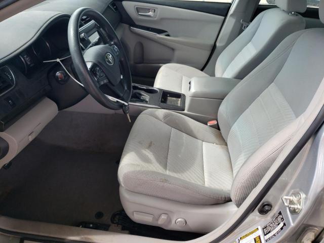 Sedans TOYOTA CAMRY 2017 Srebrny