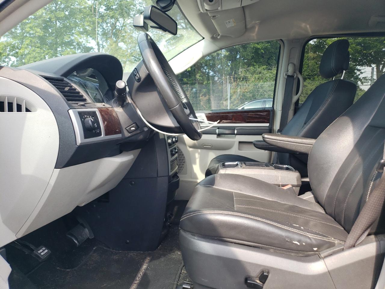 2010 Chrysler Town & Country Touring Plus VIN: 2A4RR8DX2AR366837 Lot: 63582065