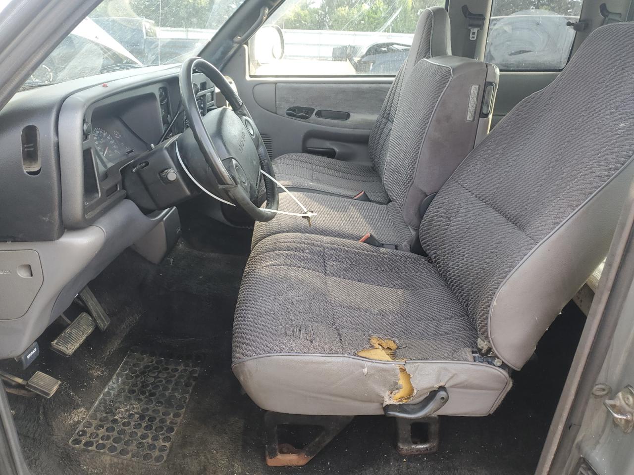 1996 Dodge Ram 2500 VIN: 3B7KC23C9TM100147 Lot: 63824105