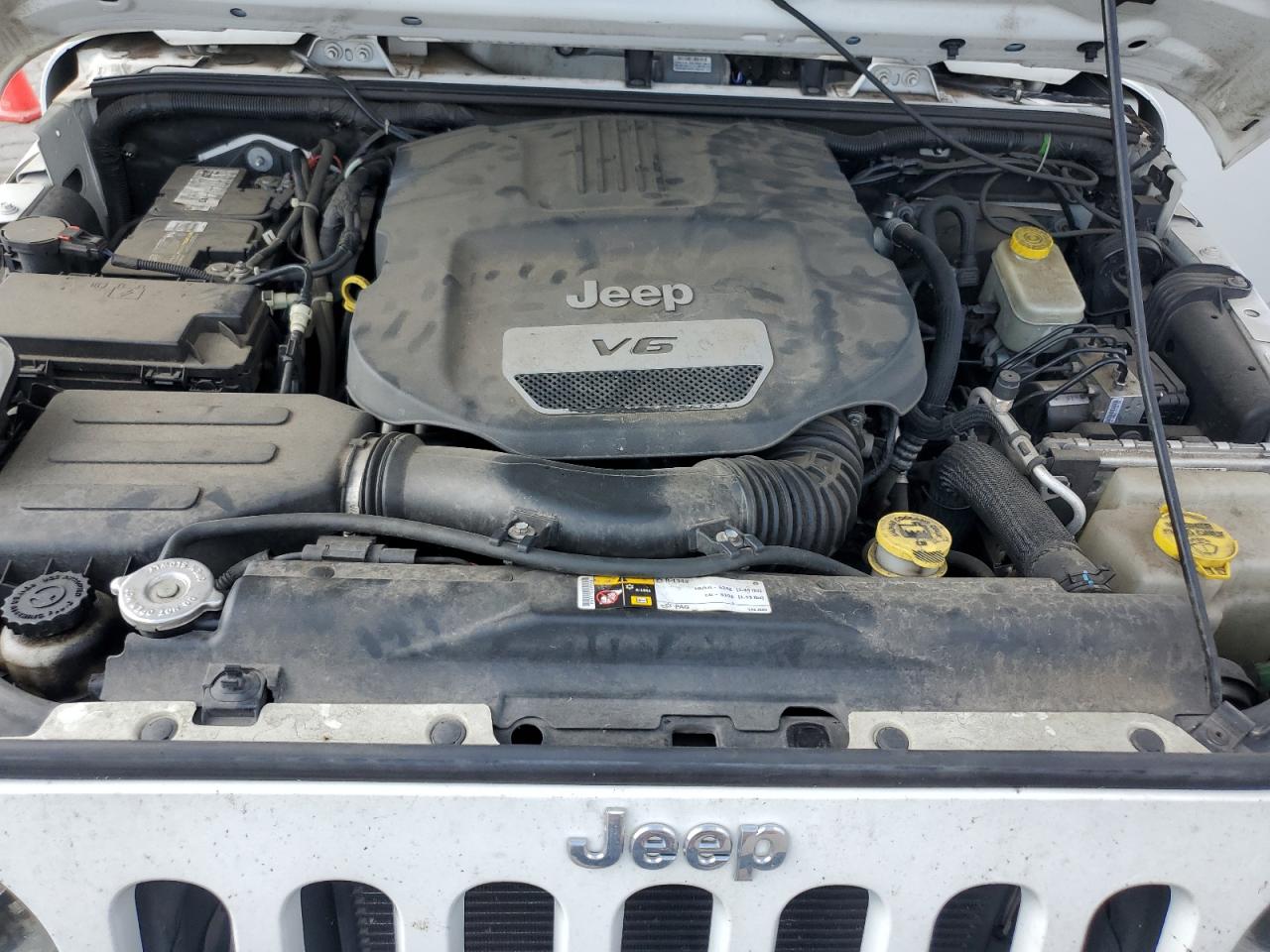 2014 Jeep Wrangler Unlimited Sport VIN: 1C4BJWDG5EL304298 Lot: 65183405