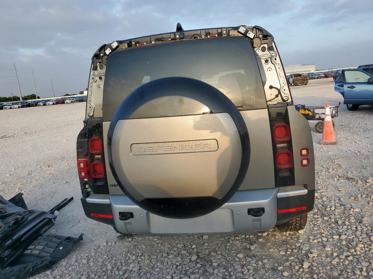 2025 Land Rover Defender 130 S VIN: SALEJFFU5S2399178 Lot: 61949745