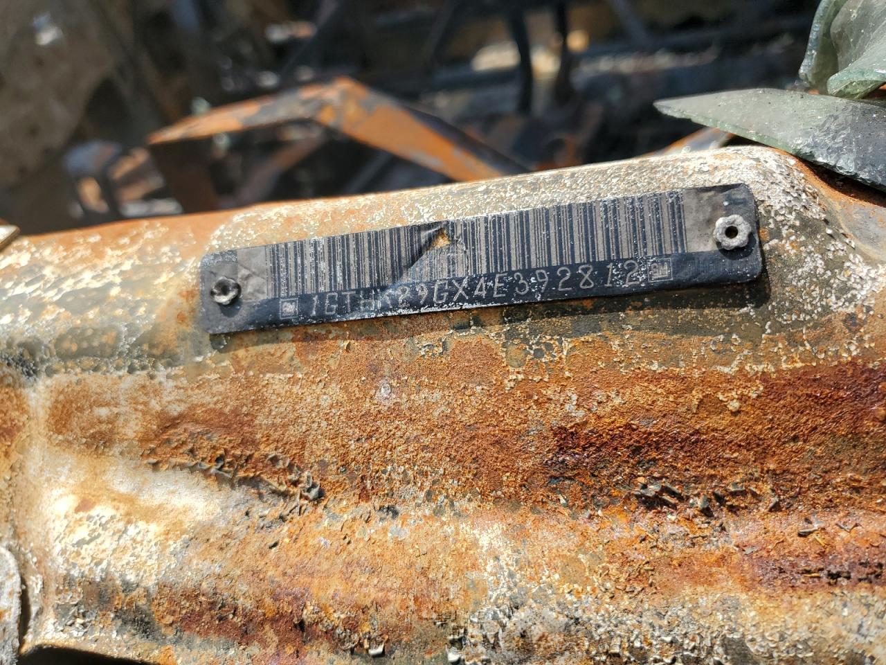 2004 GMC Sierra K2500 Heavy Duty VIN: 1GTHK29GX4E392812 Lot: 66714755