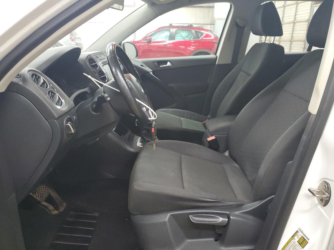 2015 Volkswagen Tiguan S VIN: WVGAV7AXXFW549104 Lot: 65180255