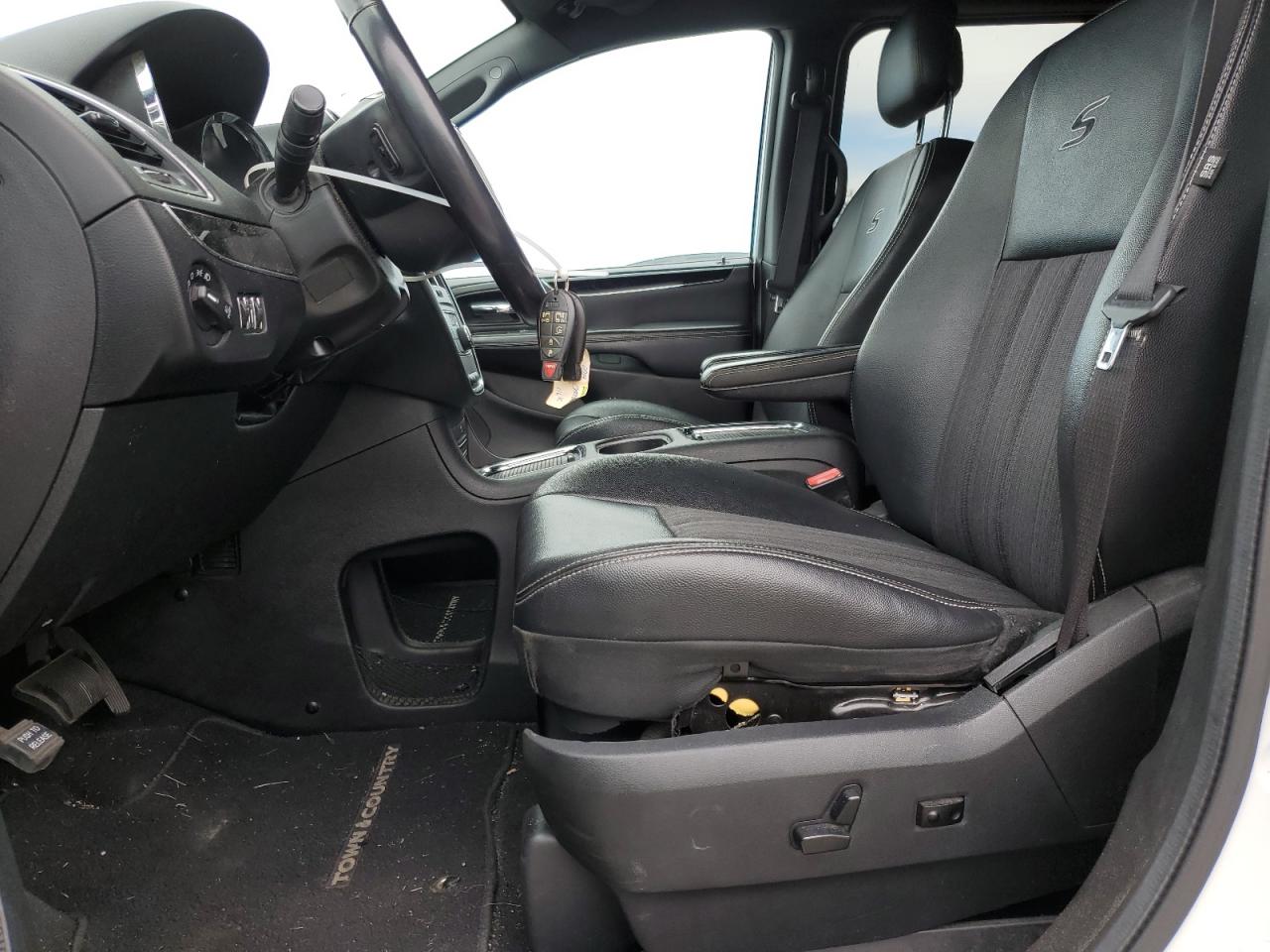 2014 Chrysler Town & Country S VIN: 2C4RC1HG5ER195290 Lot: 64234425