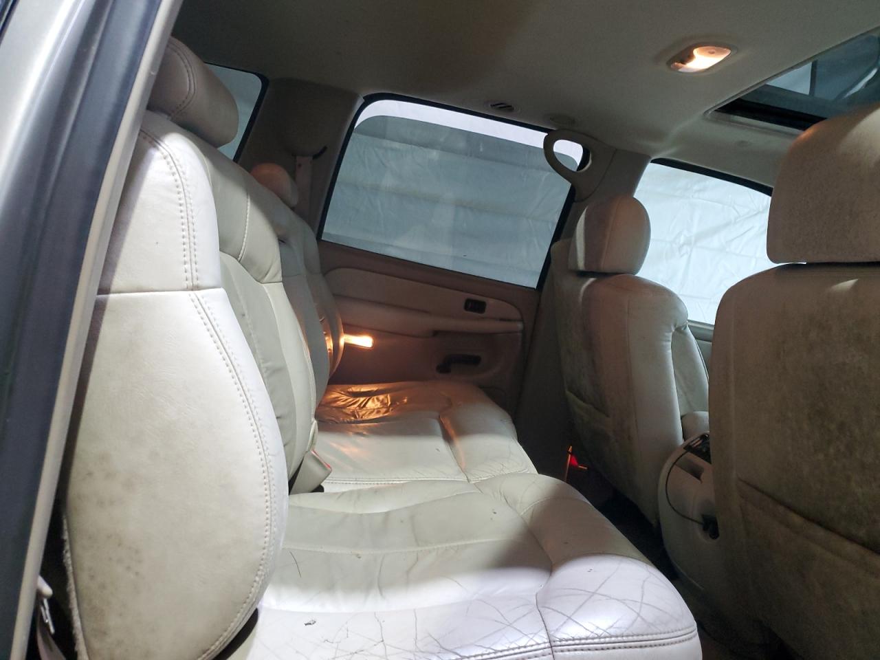 2000 Chevrolet Suburban K1500 VIN: 3GNFK16Z52G207747 Lot: 64381545