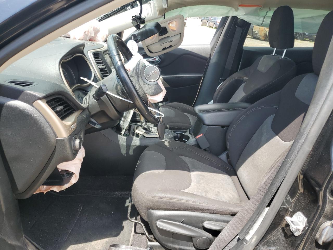 2018 Jeep Cherokee Latitude VIN: 1C4PJLCB1JD557052 Lot: 64632665