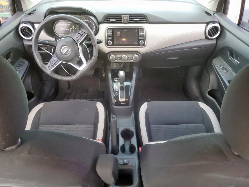  NISSAN VERSA 2020 Srebrny