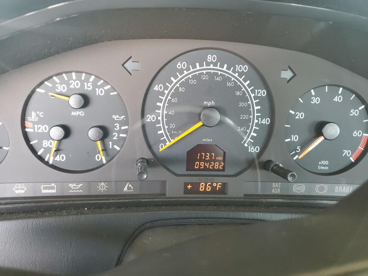 1998 Mercedes-Benz Sl 500 VIN: WDBFA67F1WF167699 Lot: 64332255