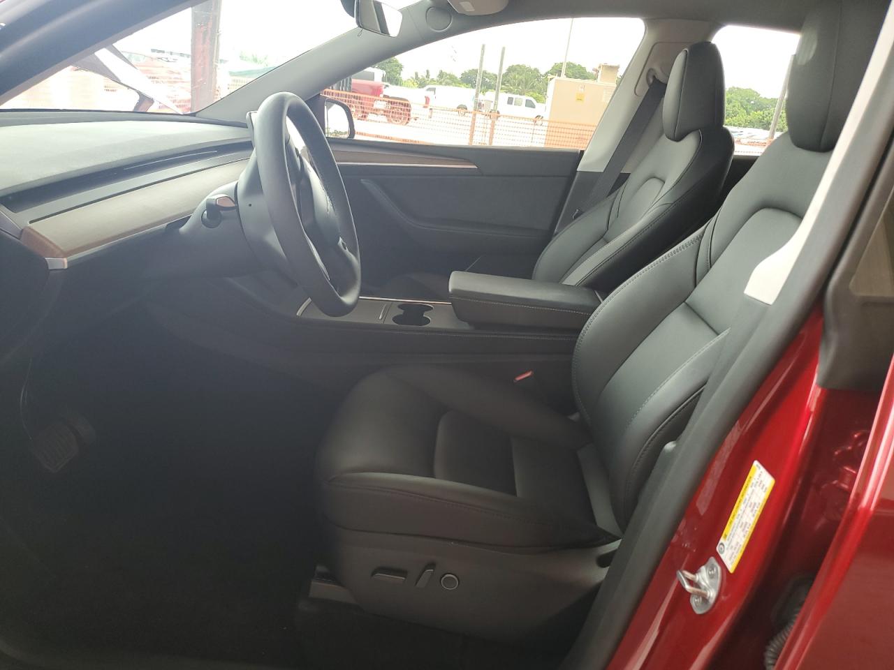 2024 Tesla Model Y VIN: 7SAYGDEE7RF043195 Lot: 63557595