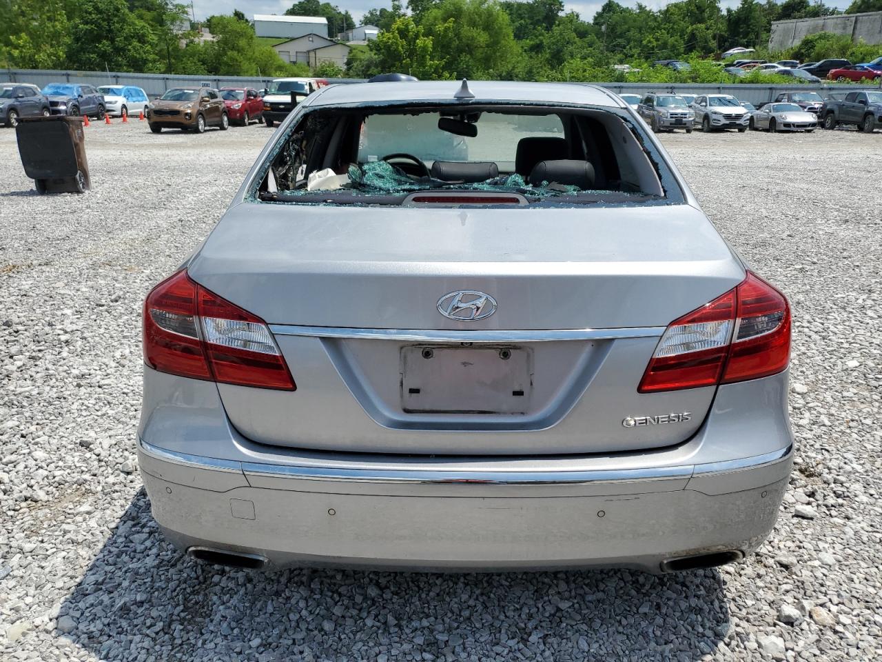 2013 Hyundai Genesis 3.8L VIN: KMHGC4DD4DU250586 Lot: 65619445