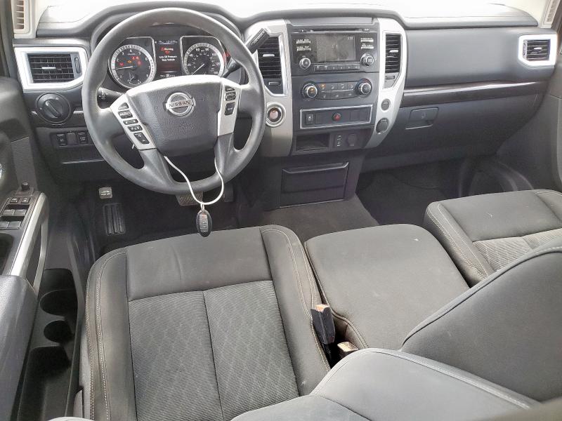  NISSAN TITAN 2018 Czarny