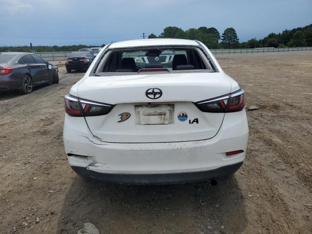 Sedans TOYOTA SCION 2016 Biały