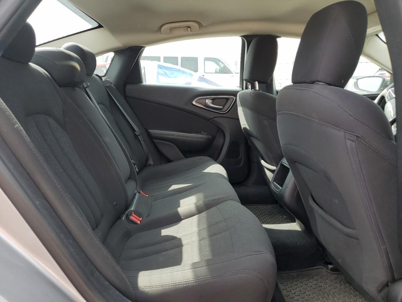 2015 Chrysler 200 Limited VIN: 1C3CCCAB3FN702853 Lot: 64193905