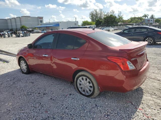 Sedans NISSAN VERSA 2013 Czerwony