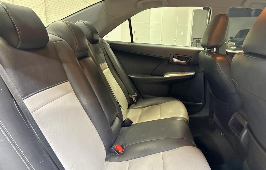 Sedans TOYOTA CAMRY 2012 White