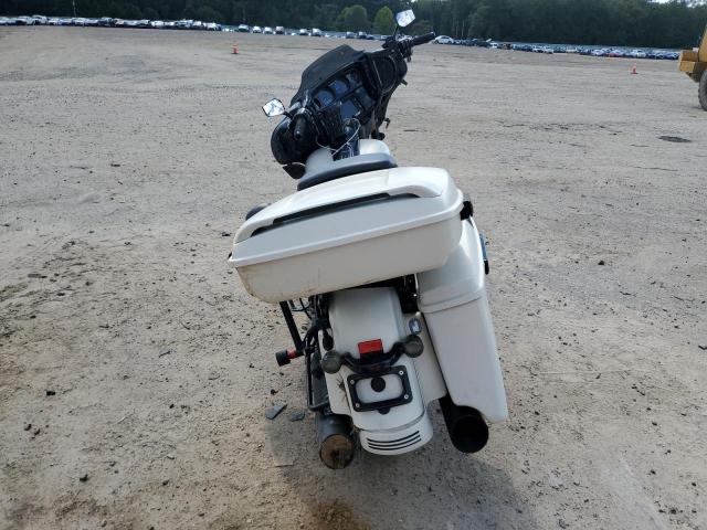  HARLEY-DAVIDSON FL 2018 Белый