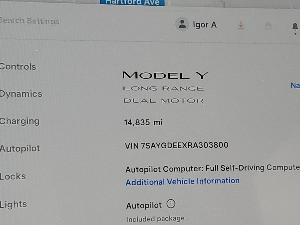 2024 Tesla Model Y VIN: 7SAYGDEEXRA303800 Lot: 65205765