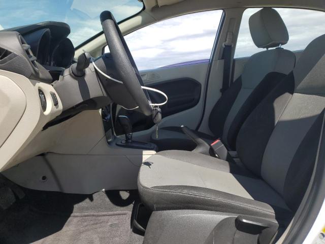 Седаны FORD FIESTA 2013 Белы