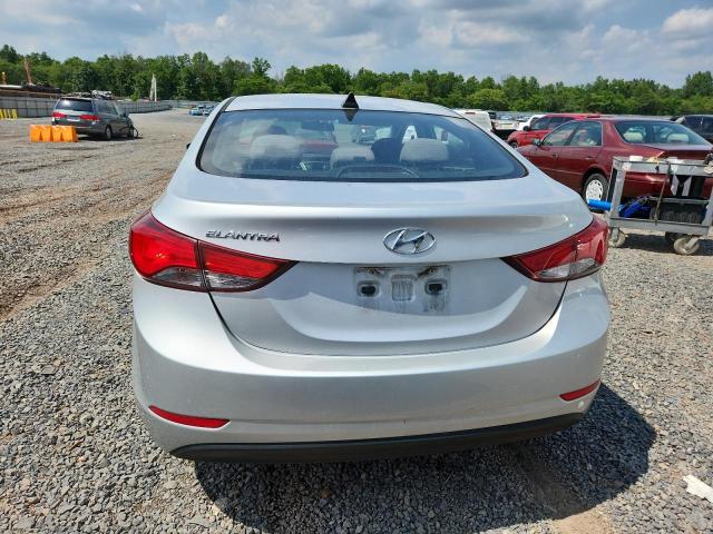 Sedans HYUNDAI ELANTRA 2016 Srebrny