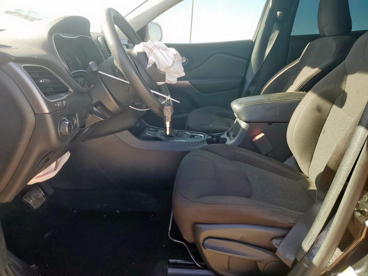 2020 Jeep Cherokee Latitude VIN: 1C4PJLCB0LD610892 Lot: 66857315