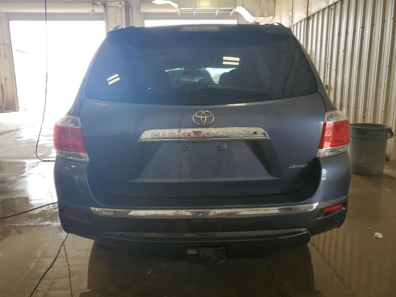 2011 Toyota Highlander Base VIN: 5TDBK3EH6BS075496 Lot: 64280405