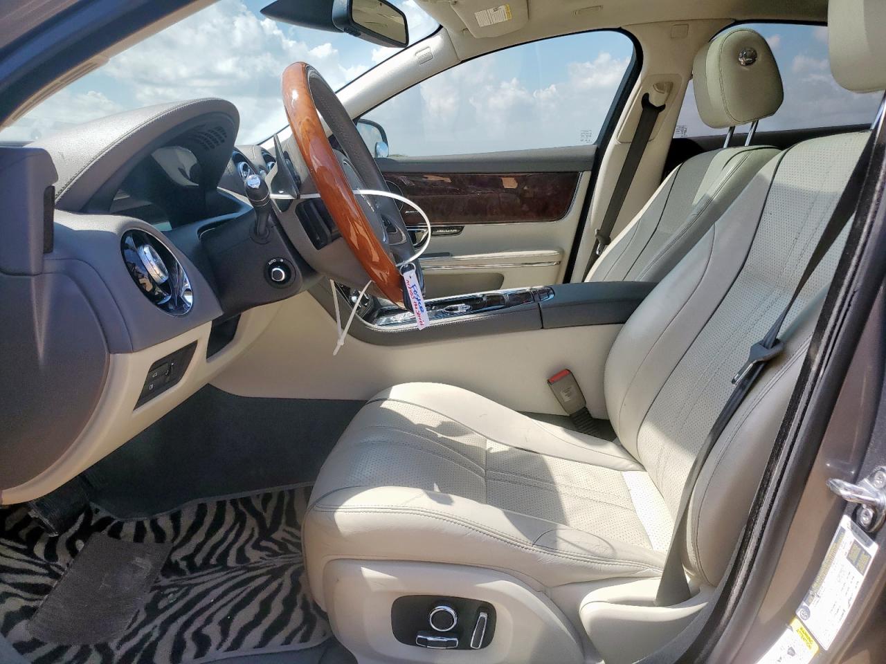 2017 Jaguar Xj VIN: SAJWA1C74H8W09063 Lot: 63699735