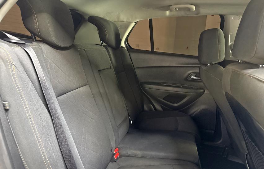  CHEVROLET TRAX 2019 Srebrny