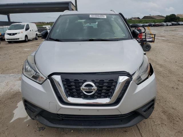  NISSAN KICKS 2018 Srebrny