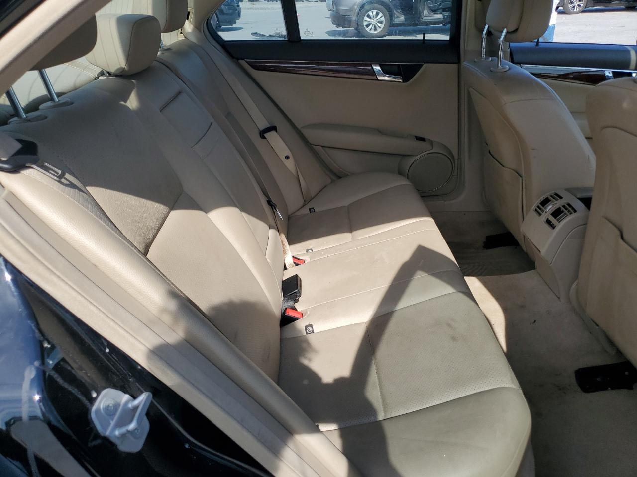 2010 Mercedes-Benz C 300 VIN: WDDGF5EB4AR093127 Lot: 64737895