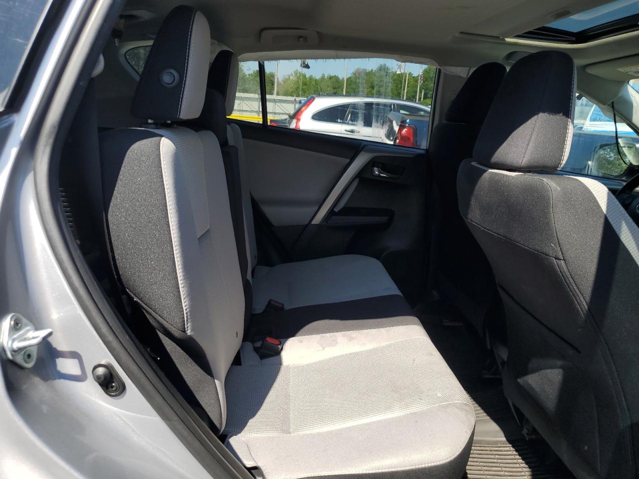2017 Toyota Rav4 Xle VIN: 2T3RFREV2HW666654 Lot: 63530955
