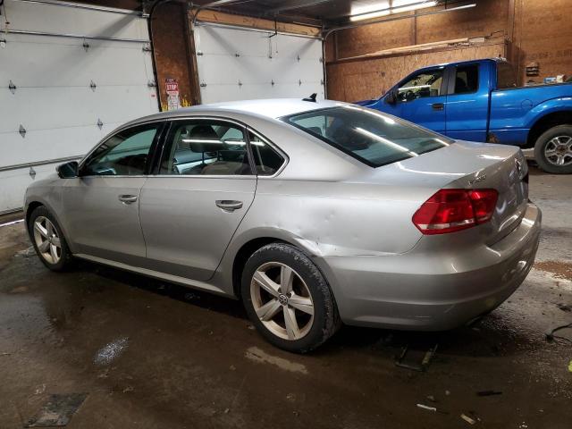 Седаны VOLKSWAGEN PASSAT 2013 Серебристый