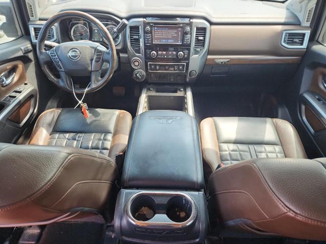  NISSAN TITAN 2017 Granatowy