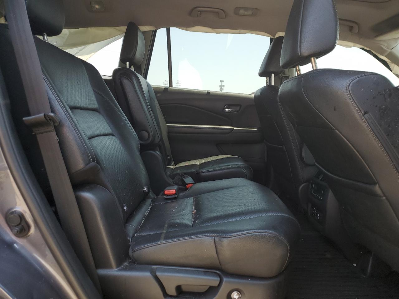 2016 Honda Pilot Elite VIN: 5FNYF6H05GB070727 Lot: 63447015
