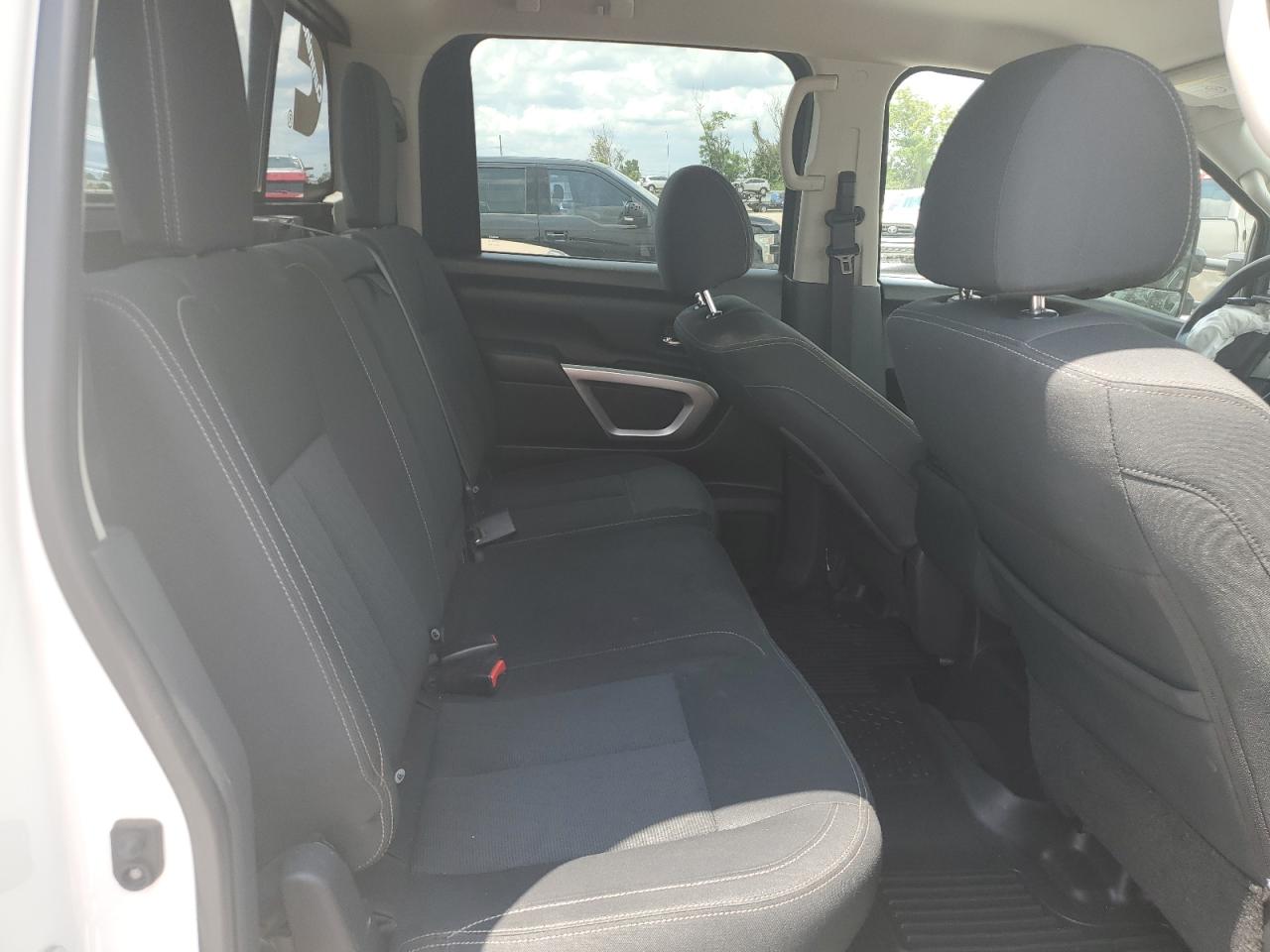 1N6BA1F31JN526166 2018 Nissan Titan Xd S