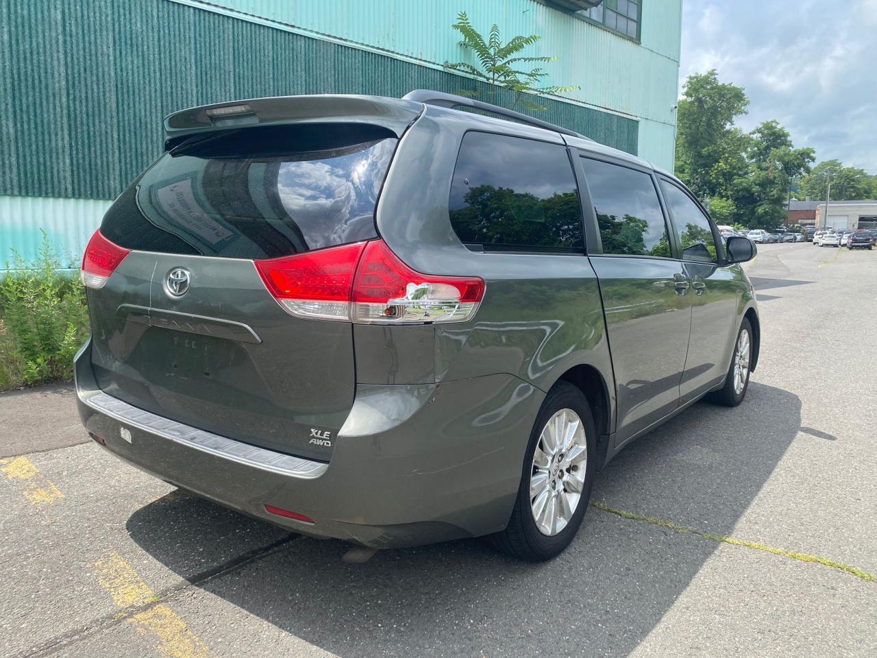 2011 Toyota Sienna Xle VIN: 5TDDK3DC3BS023855 Lot: 65672825